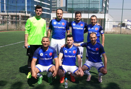 Ankara'da Şampiyon Yapı Kredi Futbol Takımı!
