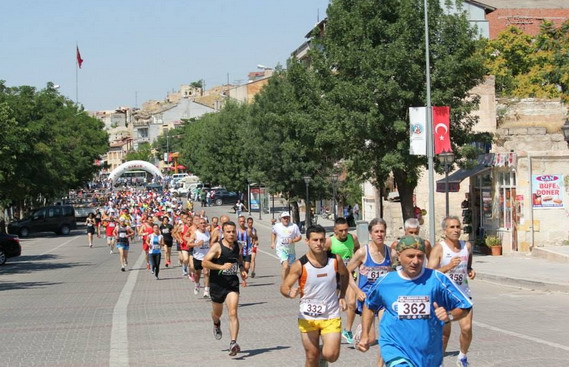 YKB'li Atletlerimiz 1.Uluslararası Avanos-Kızılırmak Yarı Maratonunda Başarıya uzandı...