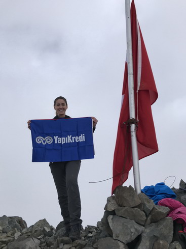 Türkiye'nin en yüksek dağlarından Kaçkar'da Yapı Kredi bayrağı dalgalandı...