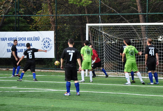Yapı Kredi 2016 Yılı İstanbul Bölge Futbol Turnuvası ilk hafta karşılaşmalarıyla başladı.
