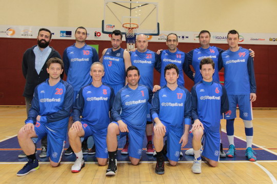 Yapı Kredi Erkek Basketbol Takımımız mücadele ettiği iki turnuvada Çeyrek Finale yükseldi.