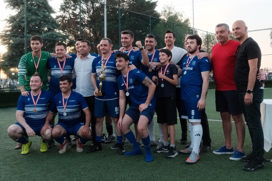 İzmir Basisen Futbol Turnuvasında Yapı Kredi Şampiyon.