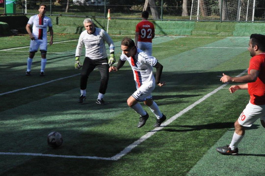 2019 Yılı BizClub İstanbul Futbol Turnuvası’nda Çeyrek Final karşılaşmaları geçtiğimiz hafta sonu Cumartesi  ve Pazar günü oynanan maçlarla tamamlandı.