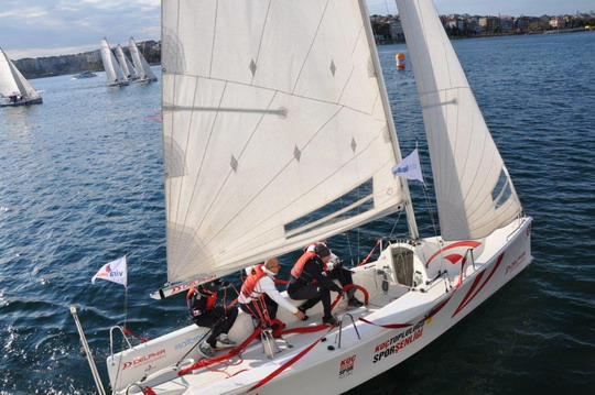 Koç Topluluğu 28. Spor Şenliği Yelken Yarışları Kalamış Setur Marina’da gerçekleştirildi.