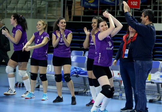 Kadın Voleybol Takımımız Bir Kez Daha Şampiyon...