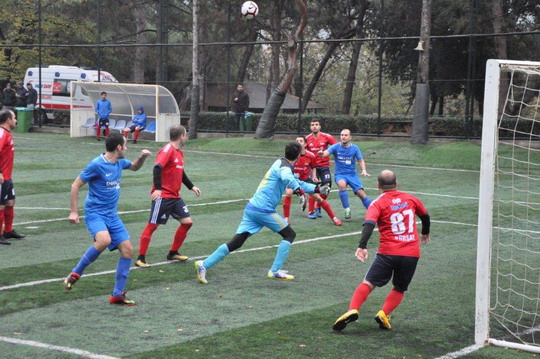 Futbol turnuvasında gruplardaki sıralamalar netleşiyor.