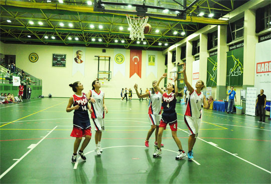 Yapı Kredi Bayan Basketbol Takımı Hardline  Şirketler Kadınlar Basketbol Ligi’nde...