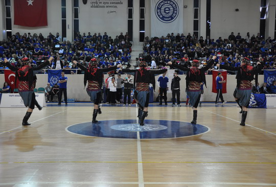 Yapı Kredi Bölge Spor Şenliği’nin 13'üncüsü İzmir'deydi...