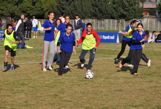 Yapı Kredi Bölge Spor Şenliği’nin 13'üncüsü İzmir'deydi...
