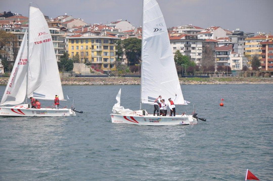 Koç Topluluğu 28. Spor Şenliği Yelken Yarışları Kalamış Setur Marina’da gerçekleştirildi.