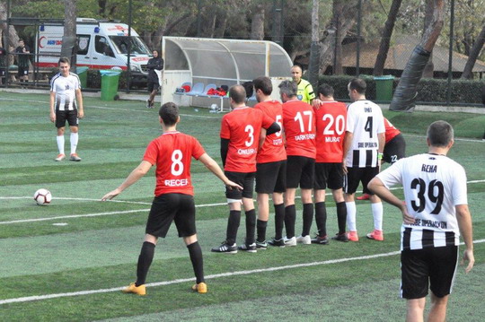 Futbol turnuvasında heyecan devam ediyor.