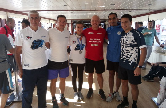 İstanbul maratonunda gençler için gönüllü olduk.