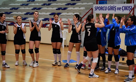 Voleybol Takımımız ilk maçında galip...