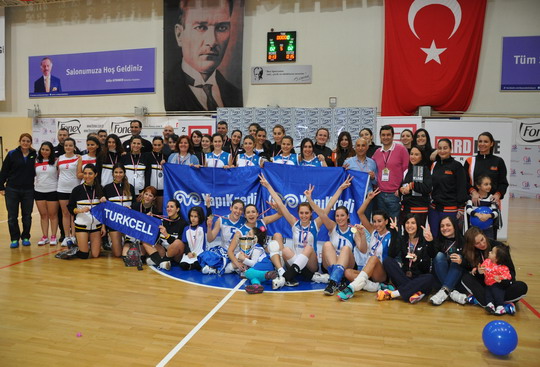 Bu kızlar bir Yapı Kredi harikası...