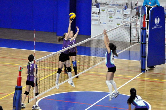 Voleybol Takımımız Şampiyonluk için sahaya çıkıyor...