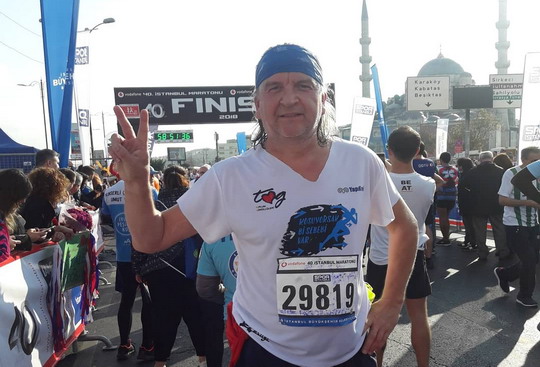 İstanbul maratonunda gençler için gönüllü olduk.