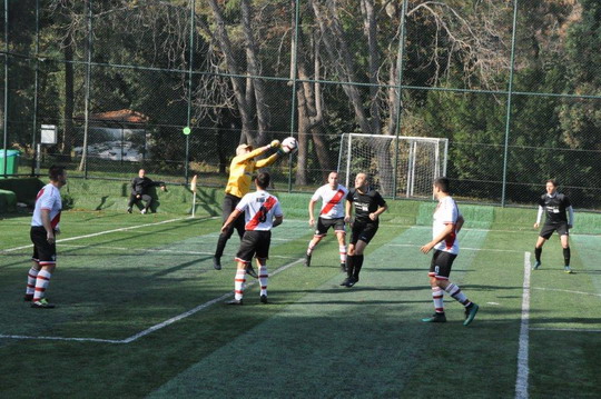 BizClub İstanbul Futbol Turnuvasında Final Heyecanı