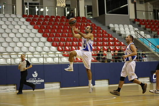 İstanbul Erkek Basketbol takımımız CBL sezonuna hızlı bir yaptı.
