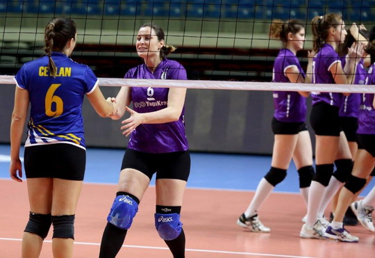 Kadın Voleybol Takımımız Bir Kez Daha Şampiyon...