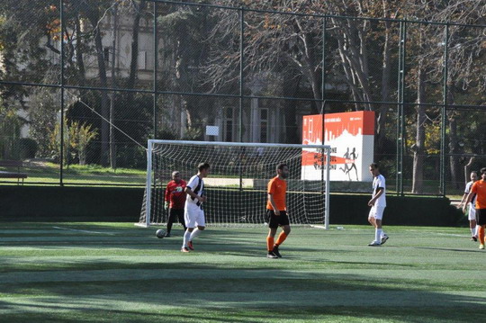 2019 Yılı BizClub İstanbul Futbol Turnuvası’nda Çeyrek Final karşılaşmaları geçtiğimiz hafta sonu Cumartesi  ve Pazar günü oynanan maçlarla tamamlandı.