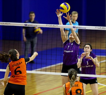 Kadın Voleybol Takımımız Final için sahada.