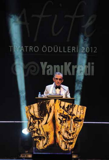 Afife Tiyatro Ödülleri sahiplerini buldu...