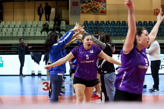 Kadın Voleybol Takımımız Bir Kez Daha Şampiyon...