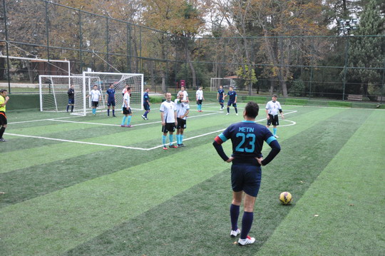 Futbol Turnuvası’nda ikinci tur karşılaşmaları kıyasaya mücadelelerle devam ediyor.