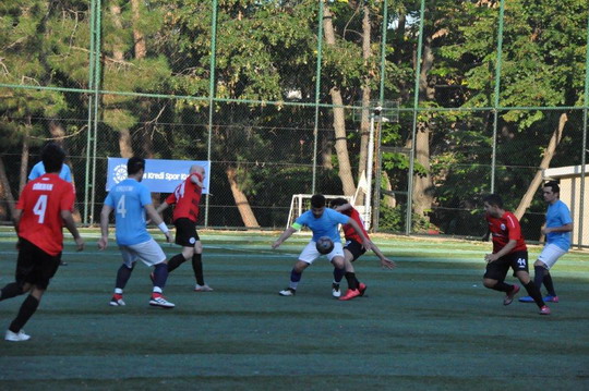 BizClub Futbol Turnuvasında ilk aşama grupları tamamlandı.