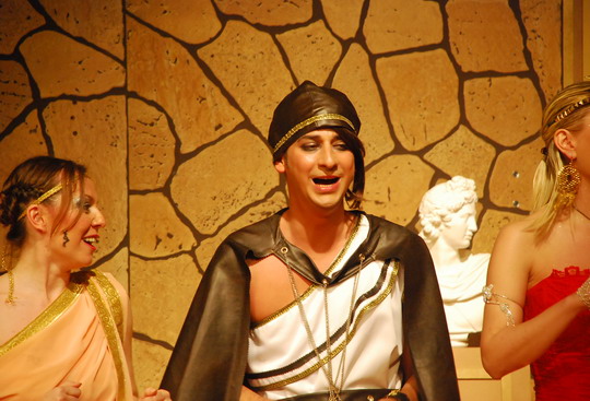 Aman Dikkat ! “AMPHİTRYON 2012” Kadıköy’de !