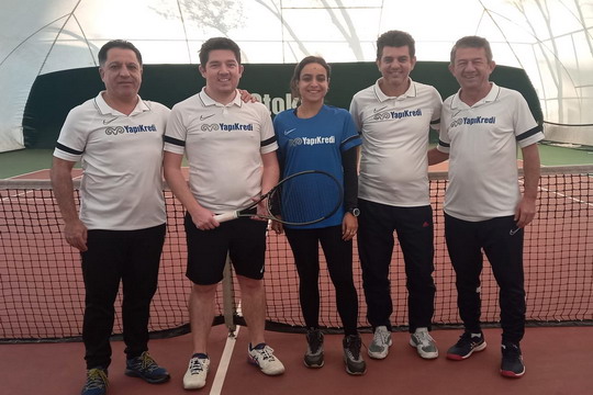 Tenis takımı sporcularımız 12. Koç Topluluğu Şirketleri Tenis Ligi’ni şampiyon olarak tamamladı.