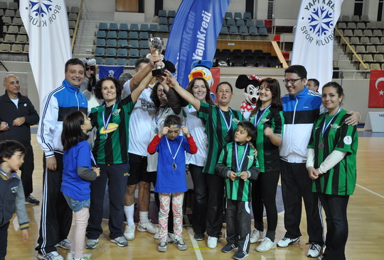 Yapı Kredi Bölge Spor Şenliği’nin 13'üncüsü İzmir'deydi...