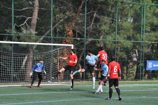 BizClub Futbol Turnuvasında ilk aşama grupları tamamlandı.