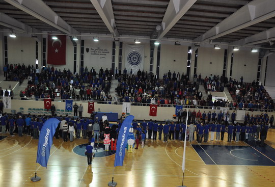 Yapı Kredi Bölge Spor Şenliği’nin 13'üncüsü İzmir'deydi...