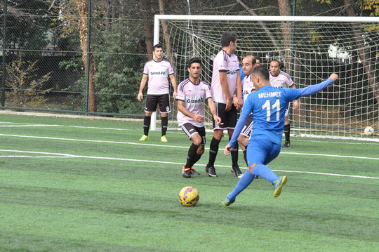 Futbol Turnuvası’nda ikinci tur karşılaşmaları kıyasaya mücadelelerle devam ediyor.