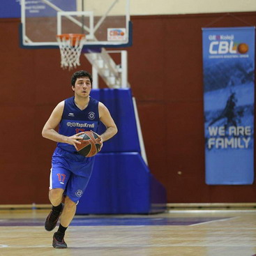 Yapı Kredi Erkek Basketbol Takımımız mücadele ettiği iki turnuvada Çeyrek Finale yükseldi.