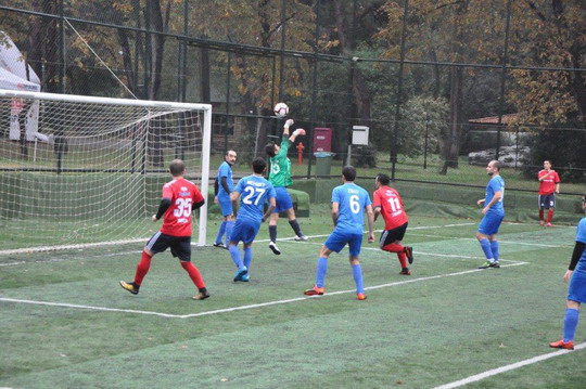 Futbol turnuvasında gruplardaki sıralamalar netleşiyor.