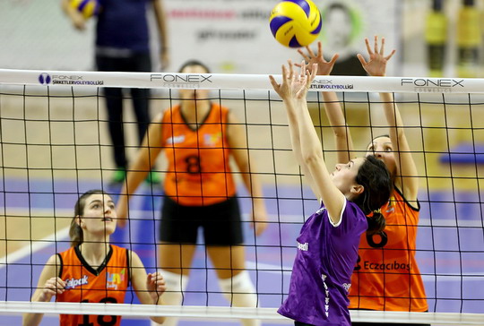 Kadın Voleybol Takımımız Final için sahada.