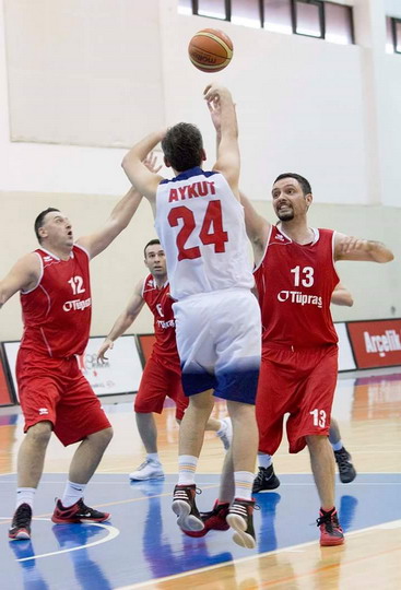 Erkek Basketbol Takımımız Çeyrek Finalde