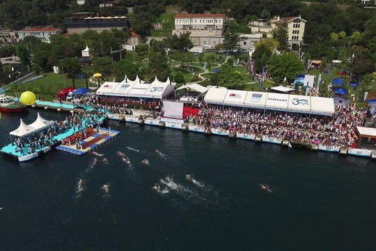 Yüzme Takımımız İstanbul Boğazını geçti...
