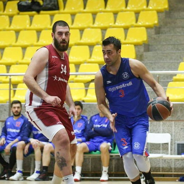 Yapı Kredi Erkek Basketbol Takımımız mücadele ettiği iki turnuvada Çeyrek Finale yükseldi.