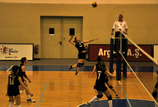 Voleybol Takımlarımız emin adımlarla ilerliyor...