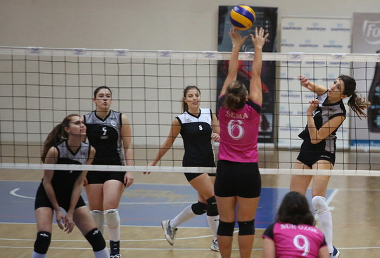 Bayan Voleybol Takımımız Fonex Şirketler Voleybol Ligi’nde ikinci galibiyetini aldı!