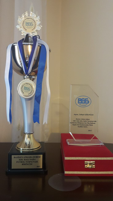 Ankara'da Şampiyon Yapı Kredi Futbol Takımı!