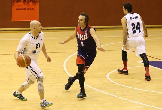 Erkek Basketbol Takımımız CBL Şampiyonunu salladı ama deviremedi...
