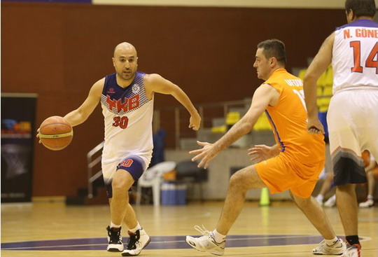 Üçüncü galibiyetini alan Yapı Kredi Erkek Basketbol Takımı, Grubundaki son maça Grup lideri olarak çıkacak...