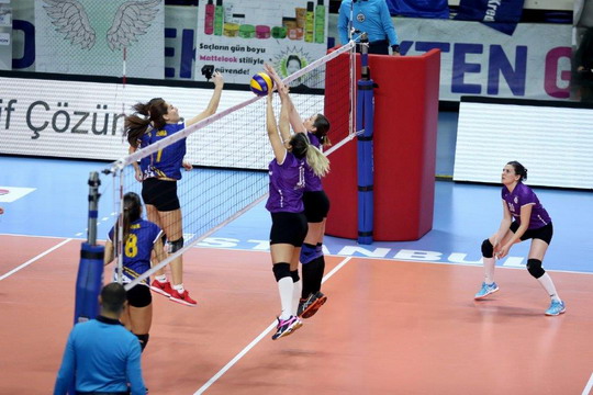 Kadın Voleybol Takımımız Bir Kez Daha Şampiyon...