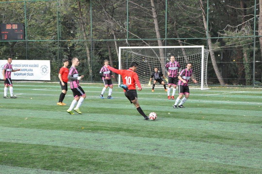 Futbol turnuvasında YKB CUP ve YKB LİG İkinci tur heyecanı başladı.