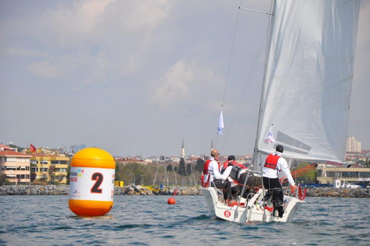Koç Topluluğu 28. Spor Şenliği Yelken Yarışları Kalamış Setur Marina’da gerçekleştirildi.