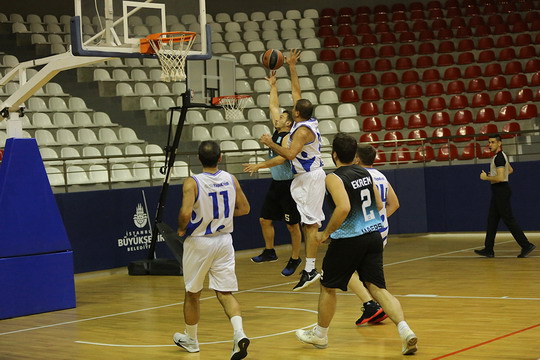 İstanbul Erkek Basketbol takımımız CBL sezonuna hızlı bir yaptı.